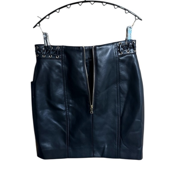 Black Sexy Faux Leather Skirt - Picture 3 of 5